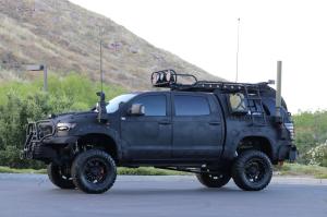 Toyota Tundra CrewMax 4x4 Zombie Apocalypse 2013 года 